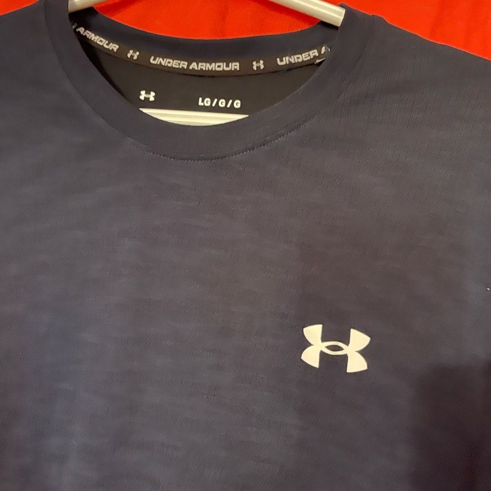 Under Armour Men’s T-Shirt Size L Black Short Sleeve Athletic Workout Charged - Picture 4 of 8